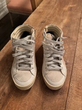 Like New P448 Hugh top suede sneakers sz 36